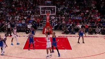 星空体育-史密斯顶着唐斯三分再中，火箭三分32投14中&amp;amp;命中率43.8%