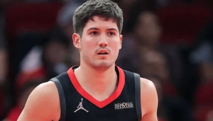 谢泼德近4战场均20.3分4.5板5.3助2.5断1.3帽，三分44.4%